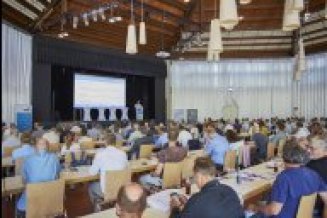 Zuhörer beim Selbahntag im Konferenzraum