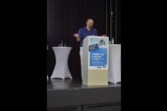 Dr. Michael Winnes am Rednerpult