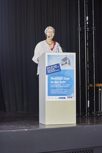 Staatssekretärin Elke Zimmer am Rednerpult