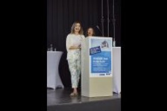 Frau Chrakhan Ismail am Rednerpult