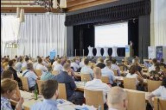 Zuhörer beim Selbahntag im Konferenzraum