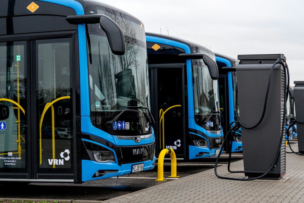 41-25 Stadtbusverkehr In Speyer Startet Elektrisch Durch