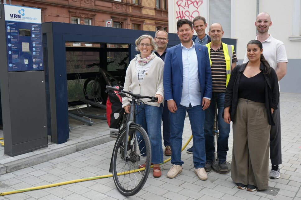 25-25 Kaiserlautern Erste Vrnradbox-sammelanlage Eingeweiht C-vrn Gmbh